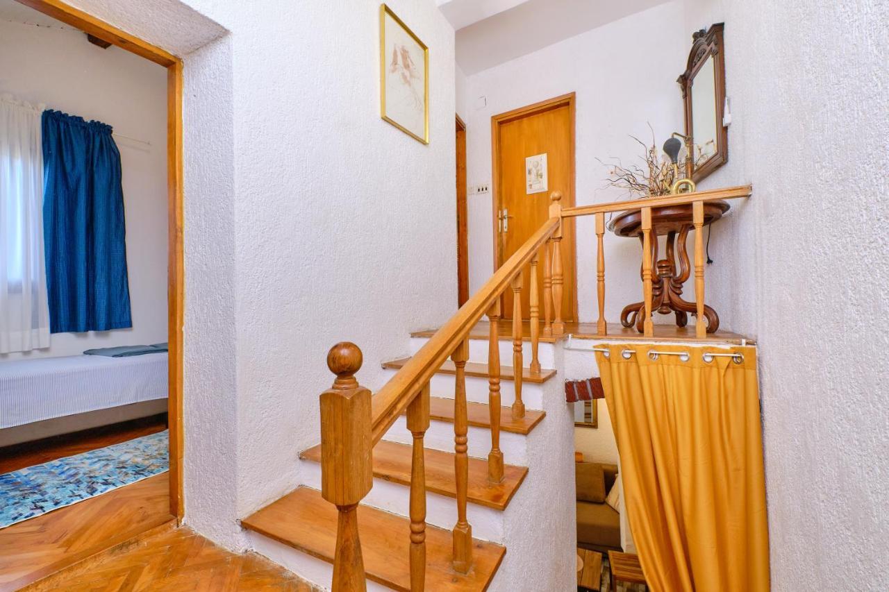 Apartamento Amazing House, 20 M From The Beach, 80 M2 Martinšćica Exterior foto